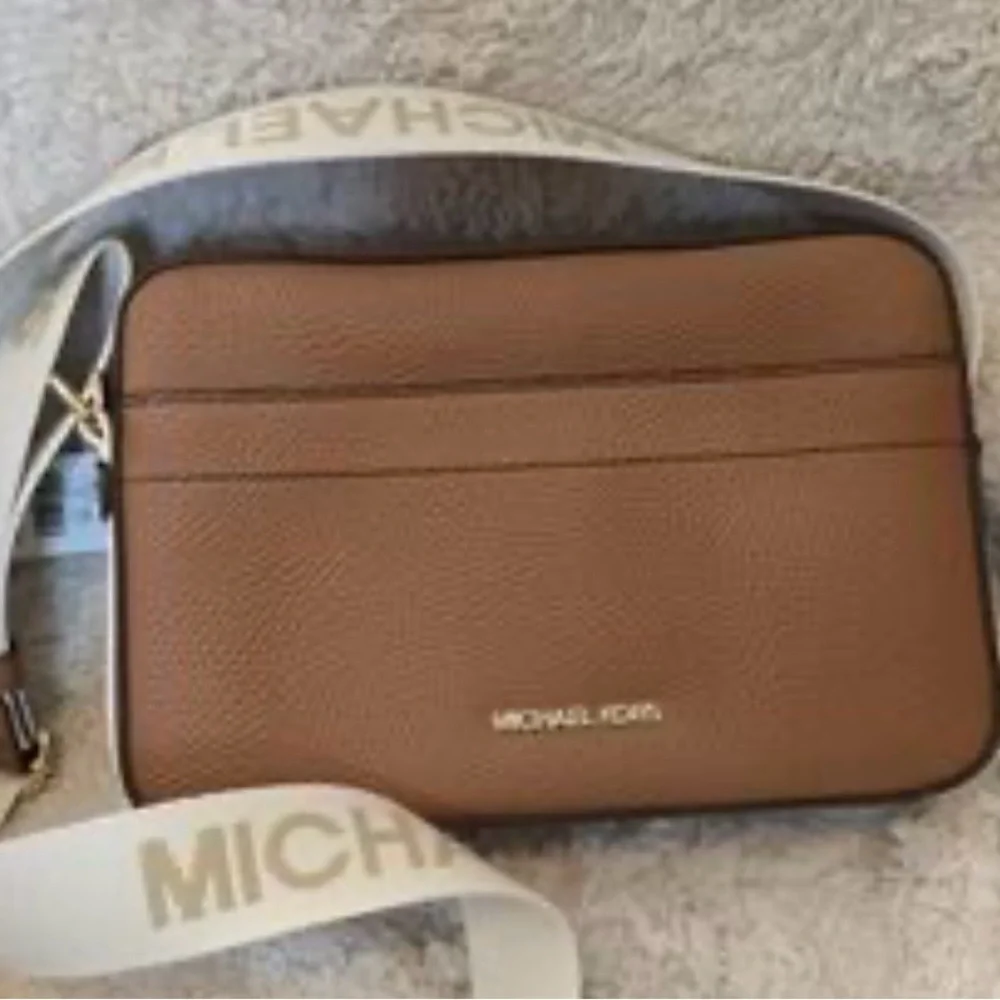 Michael Kors Tan Brown Pebbled Leather Messenger with Branded Canvas Strap - Picture 2 of 5